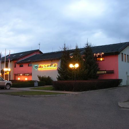 Hotel Dynamic Nová Dubnica Dış mekan fotoğraf