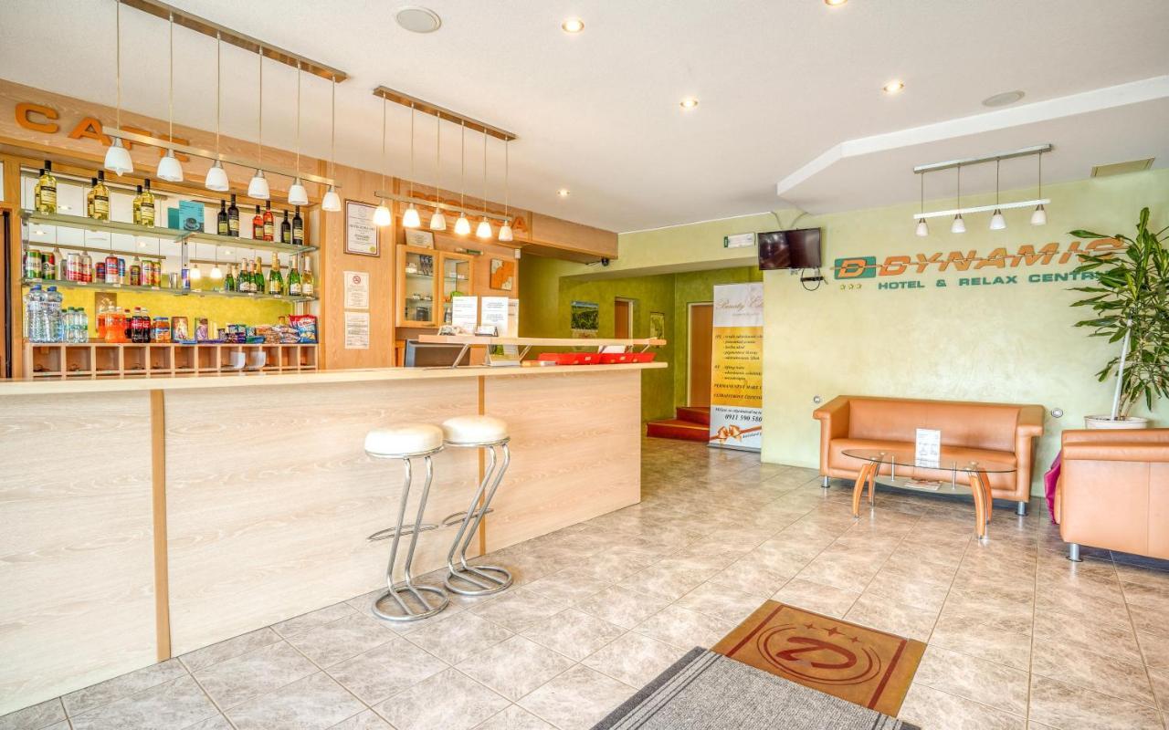 Hotel Dynamic Nová Dubnica Dış mekan fotoğraf