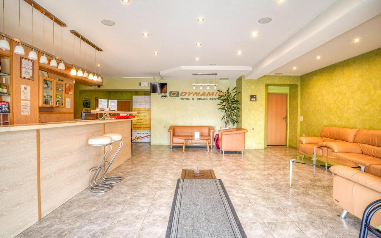 Hotel Dynamic Nová Dubnica Dış mekan fotoğraf