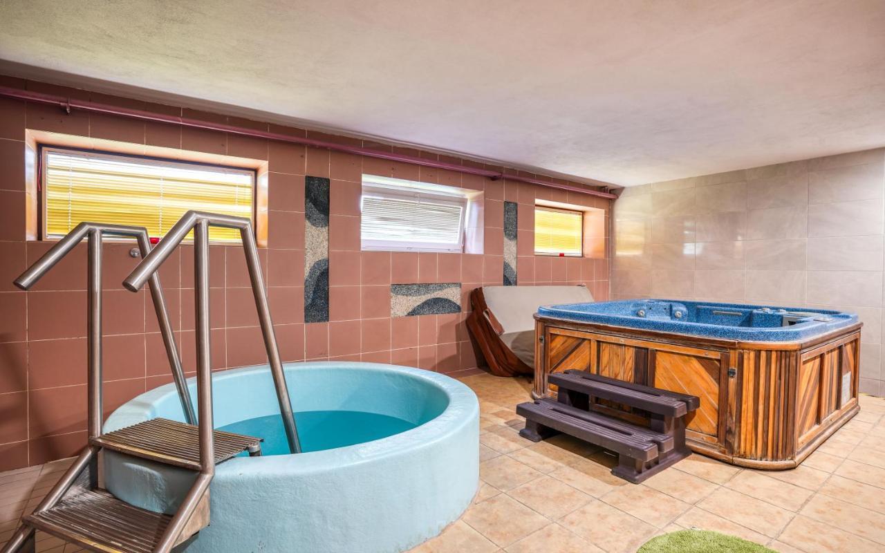 Hotel Dynamic Nová Dubnica Dış mekan fotoğraf