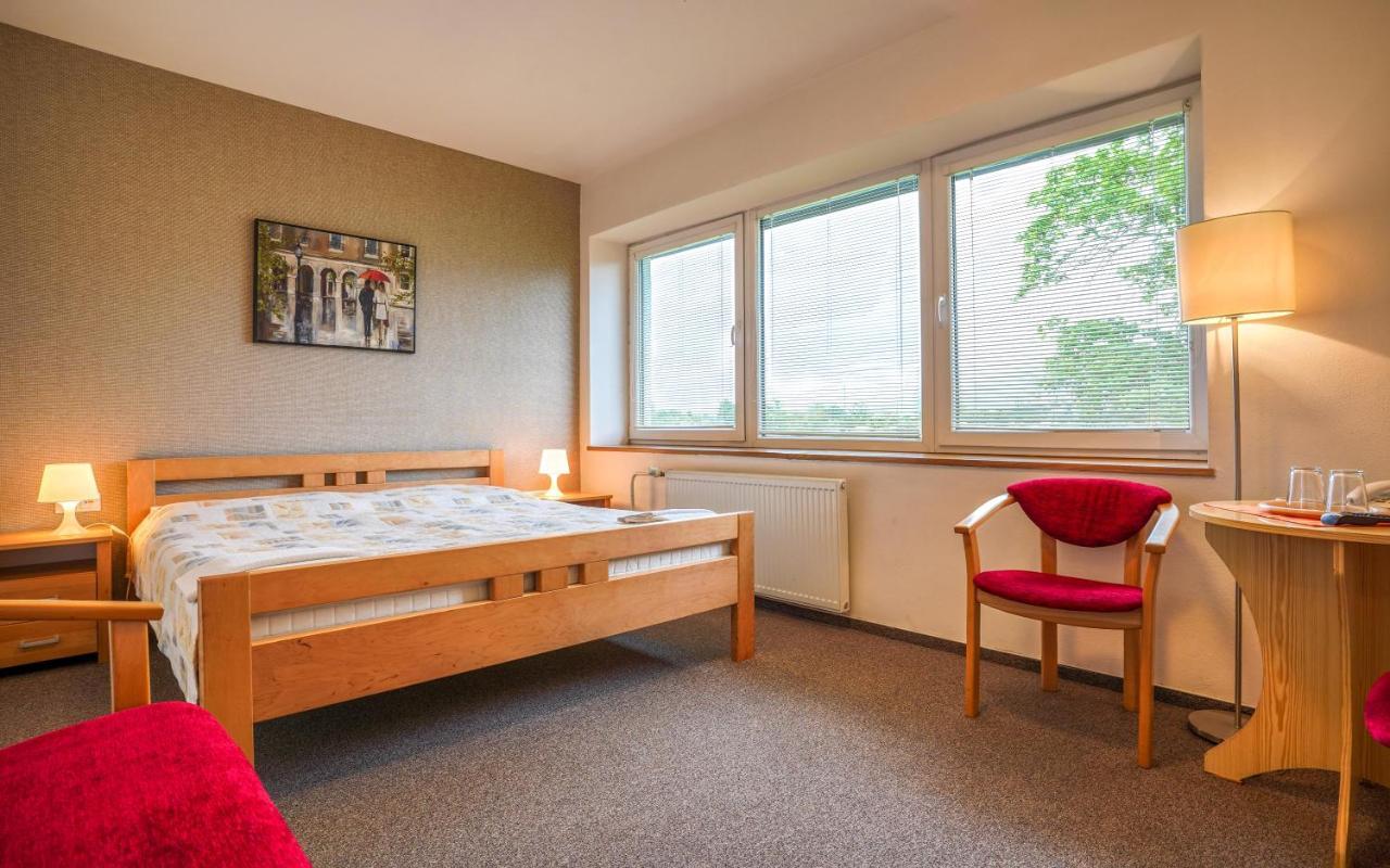 Hotel Dynamic Nová Dubnica Dış mekan fotoğraf