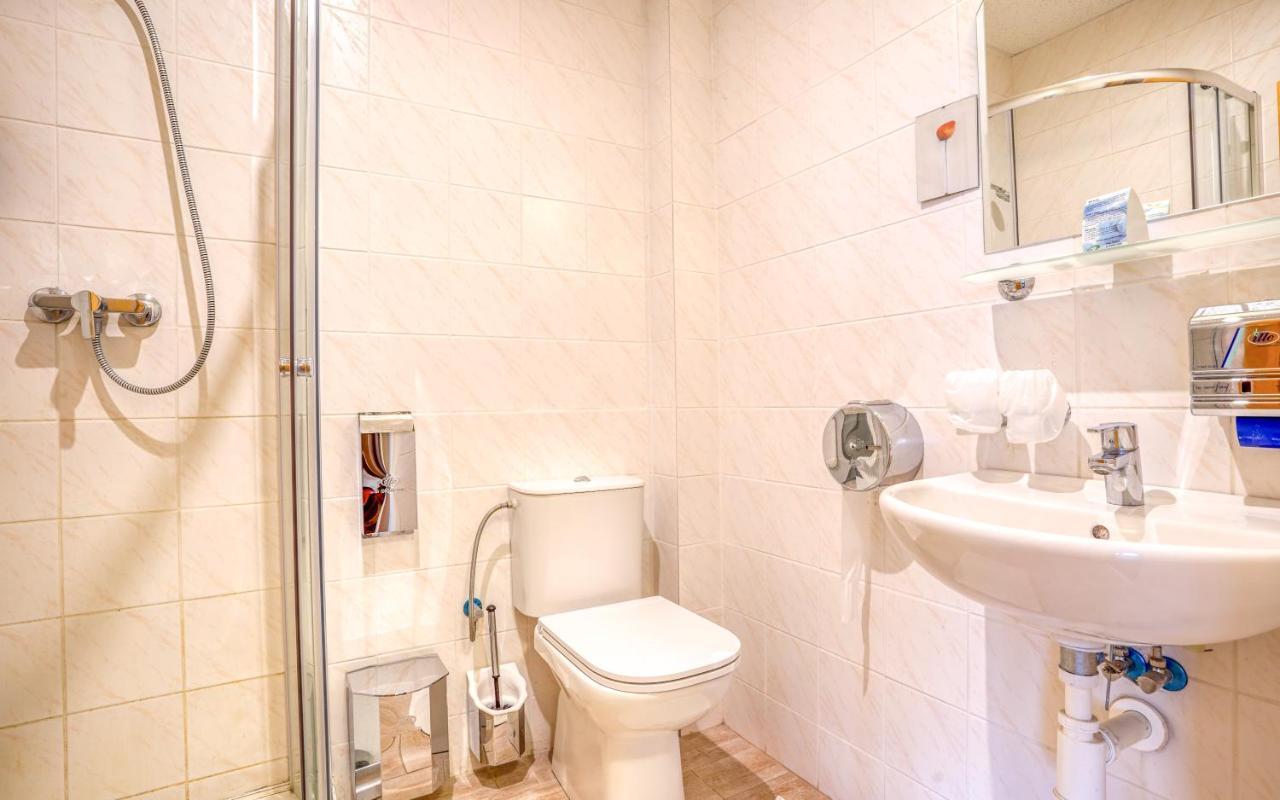 Hotel Dynamic Nová Dubnica Dış mekan fotoğraf