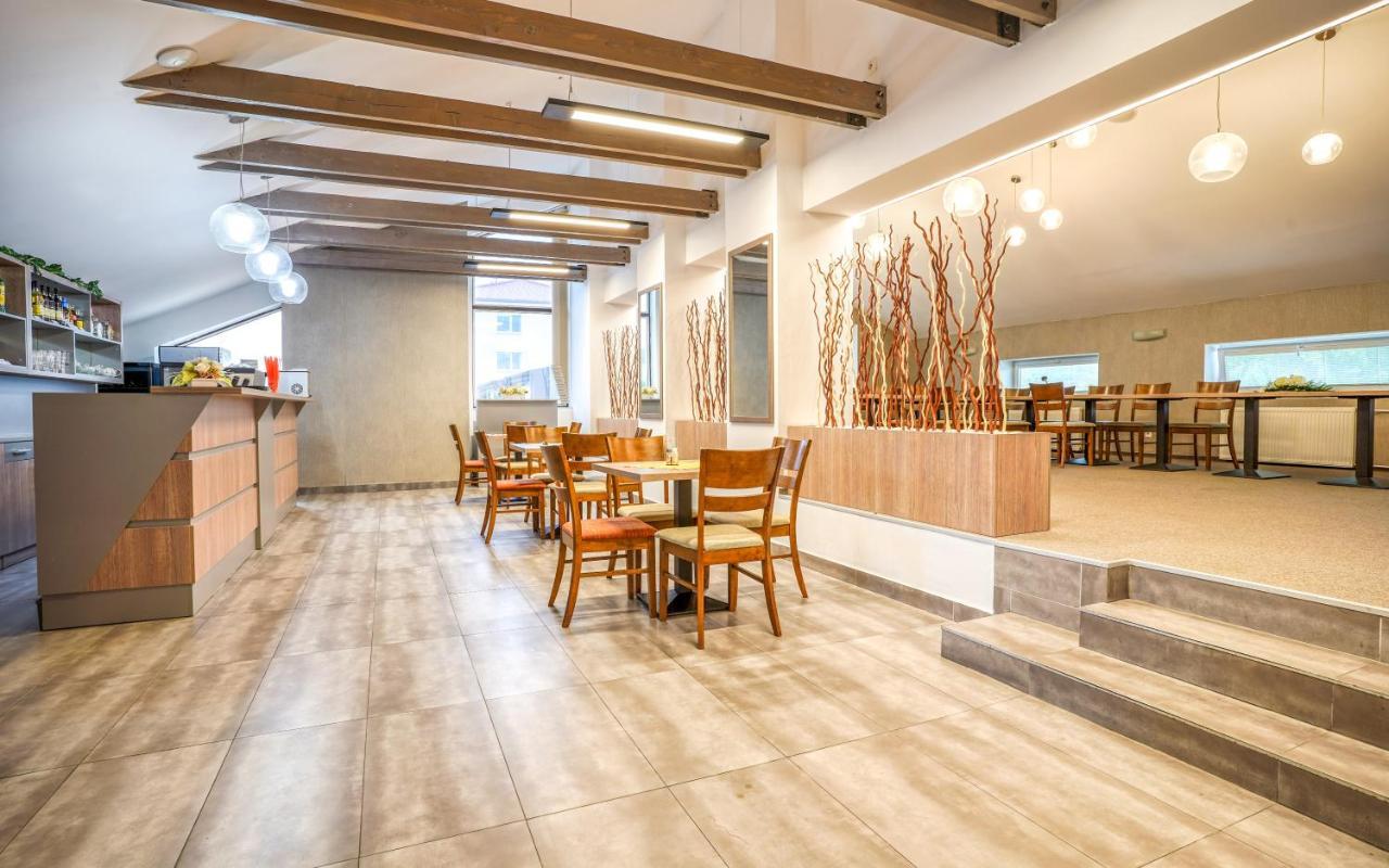 Hotel Dynamic Nová Dubnica Dış mekan fotoğraf