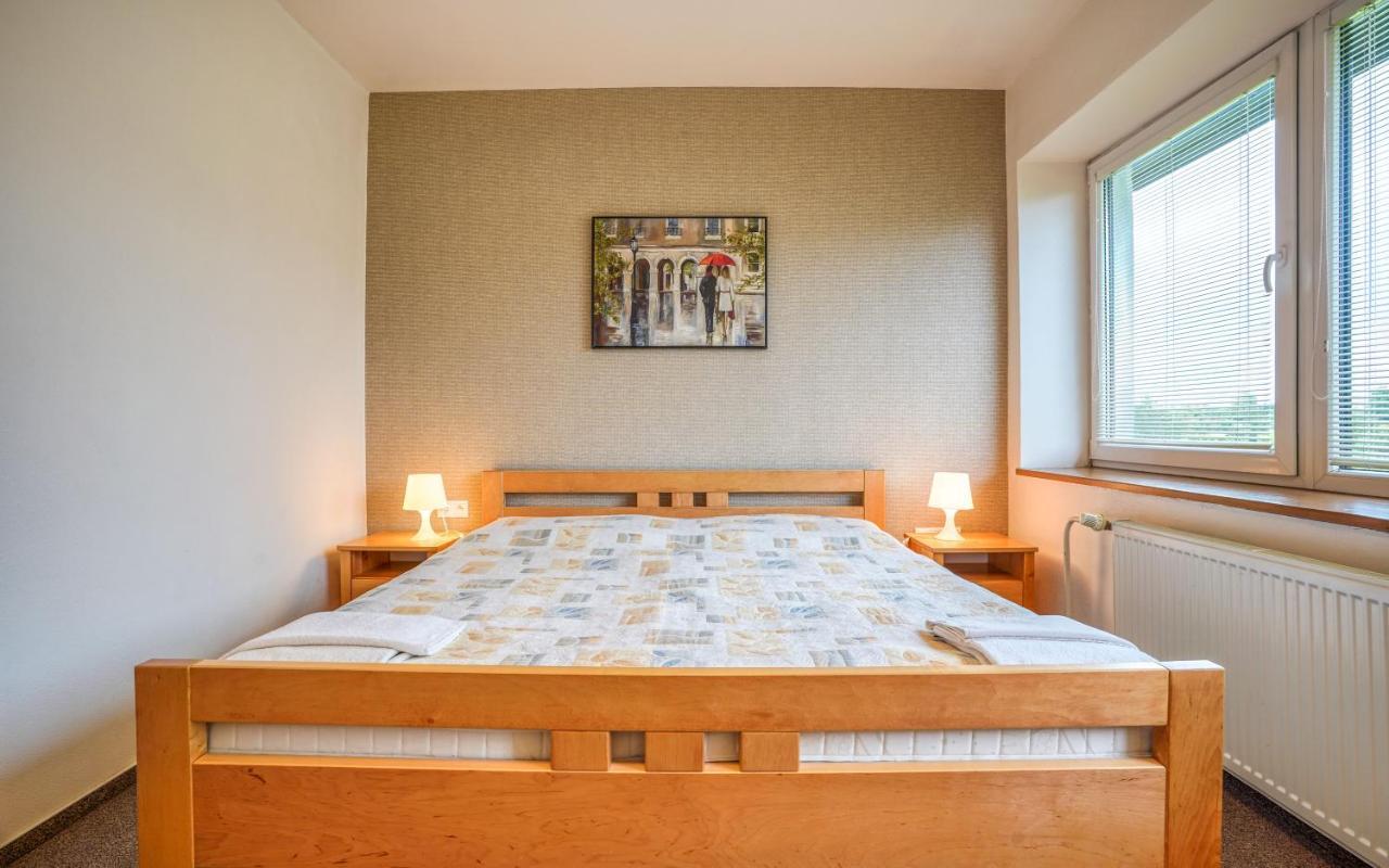 Hotel Dynamic Nová Dubnica Dış mekan fotoğraf