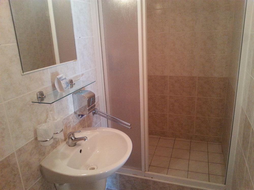 Hotel Dynamic Nová Dubnica Dış mekan fotoğraf