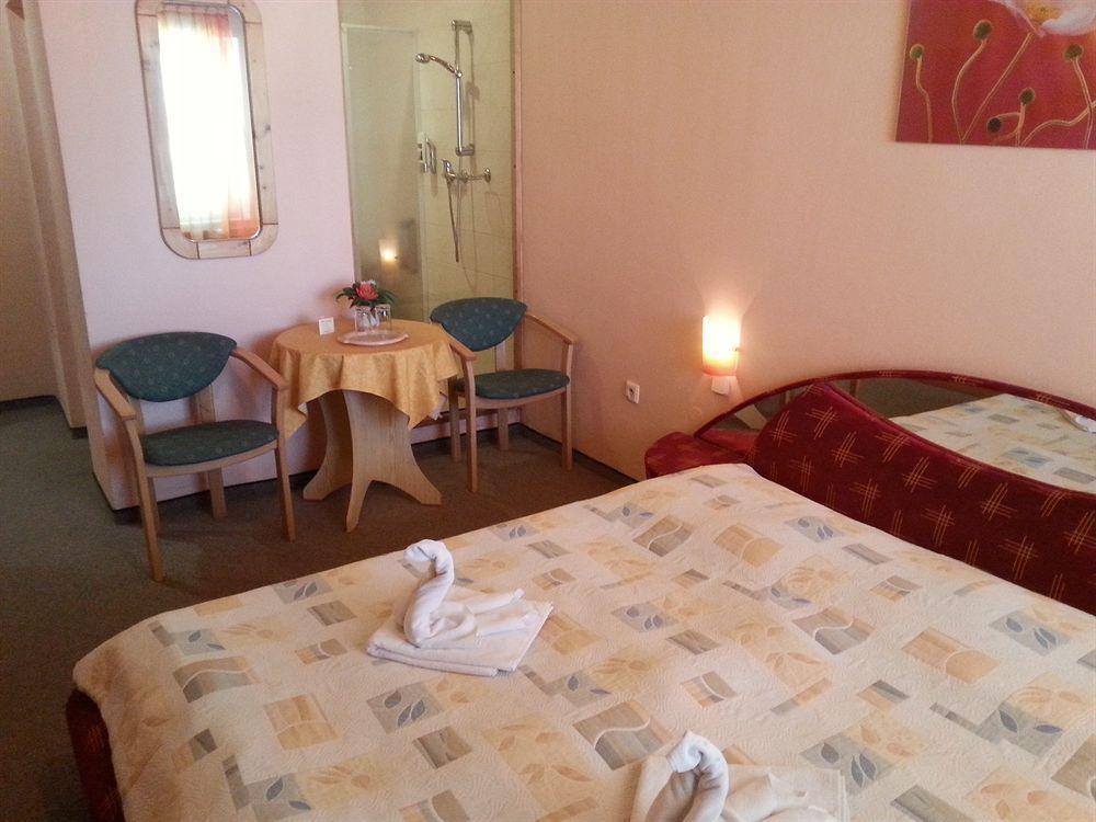 Hotel Dynamic Nová Dubnica Dış mekan fotoğraf