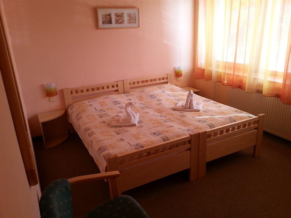 Hotel Dynamic Nová Dubnica Dış mekan fotoğraf