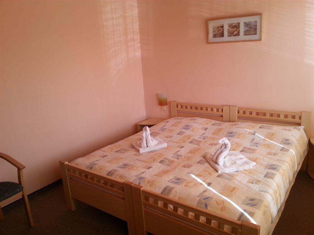 Hotel Dynamic Nová Dubnica Dış mekan fotoğraf