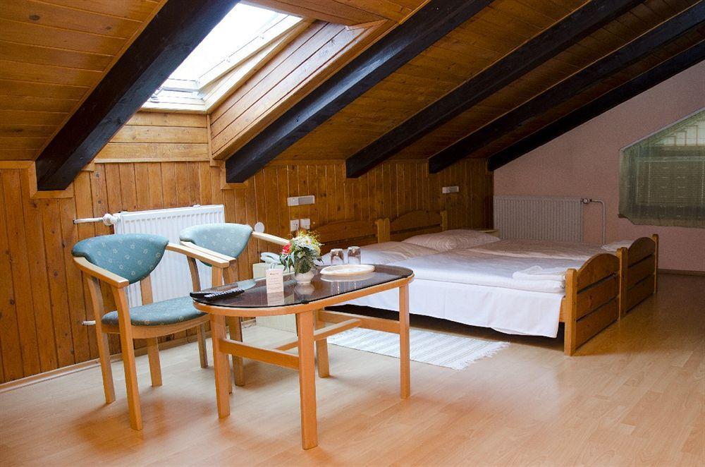 Hotel Dynamic Nová Dubnica Dış mekan fotoğraf