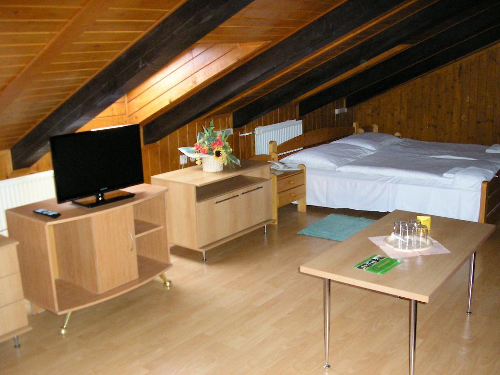 Hotel Dynamic Nová Dubnica Dış mekan fotoğraf