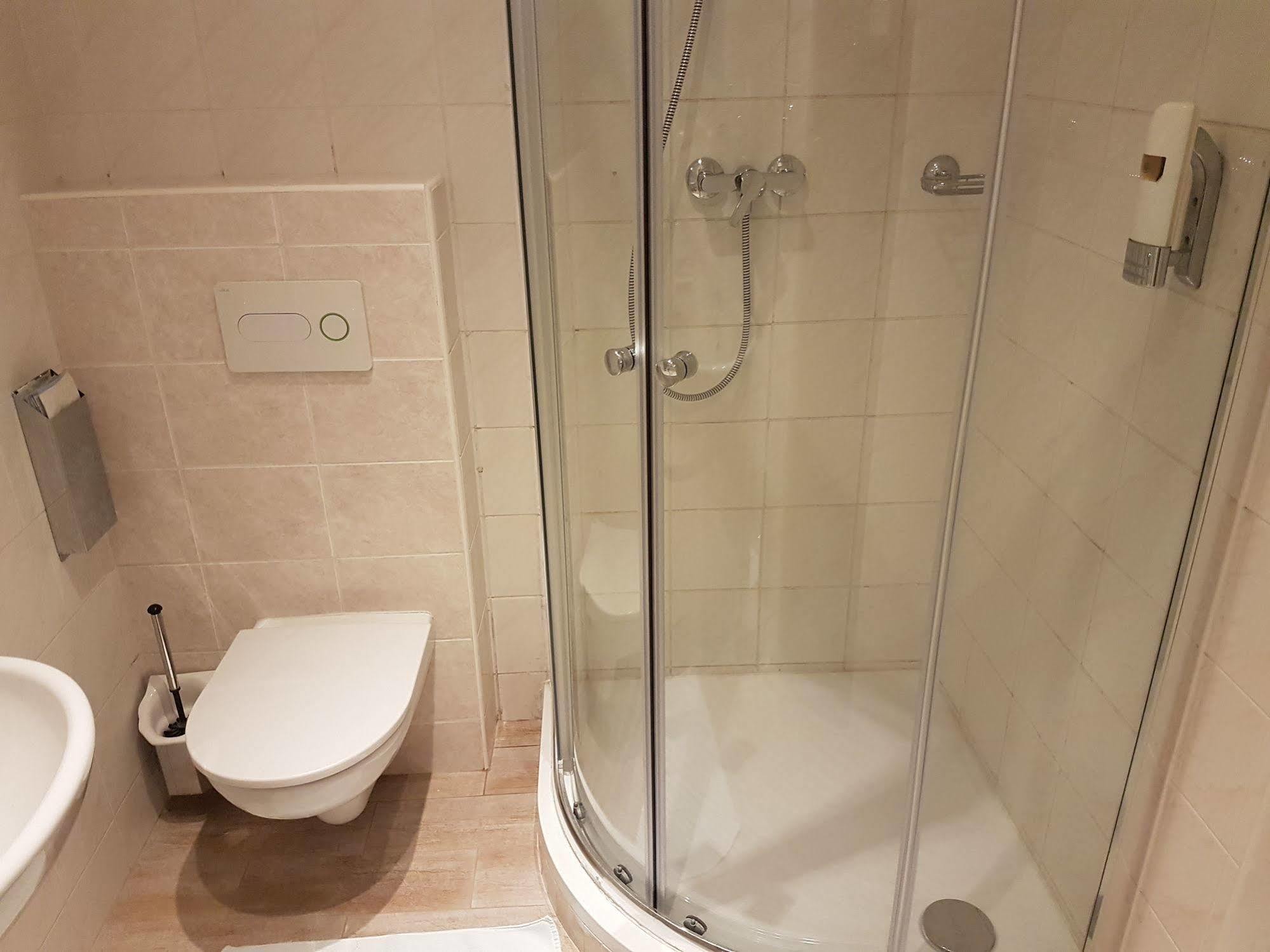 Hotel Dynamic Nová Dubnica Dış mekan fotoğraf